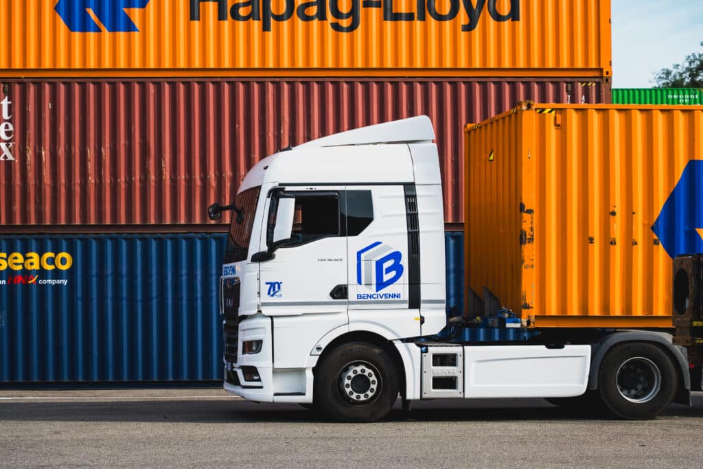 Camion Bencivenni pronto per il trasporto container